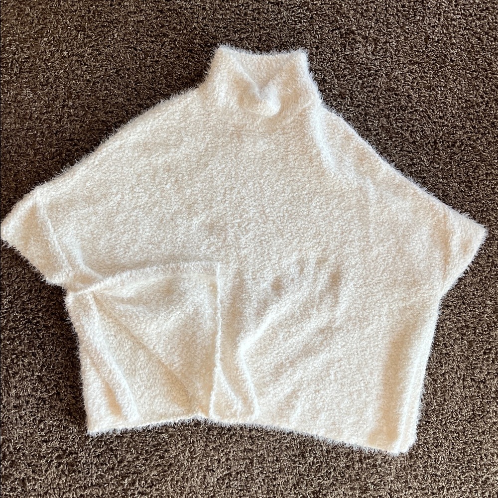 G.I.L.I. Cream Textured Fuzzy Pop Over Sweater with Side Slits